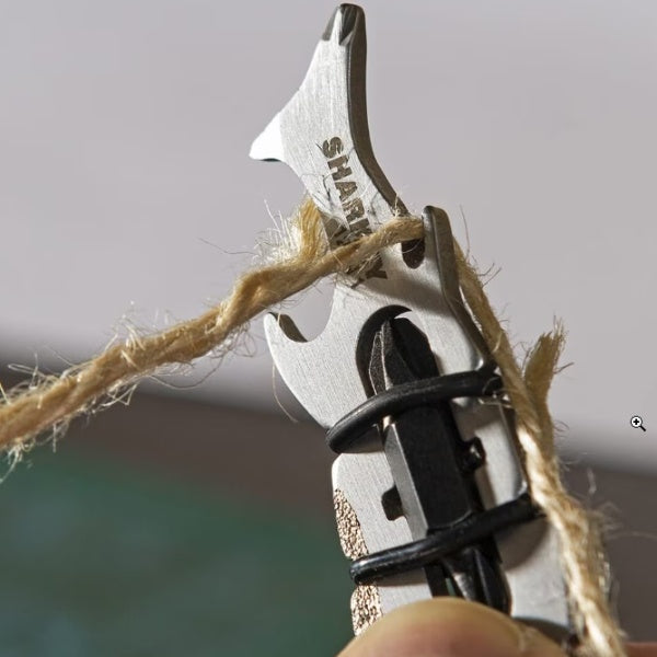 Multitool True Utility Sharkey atasat cu carabina