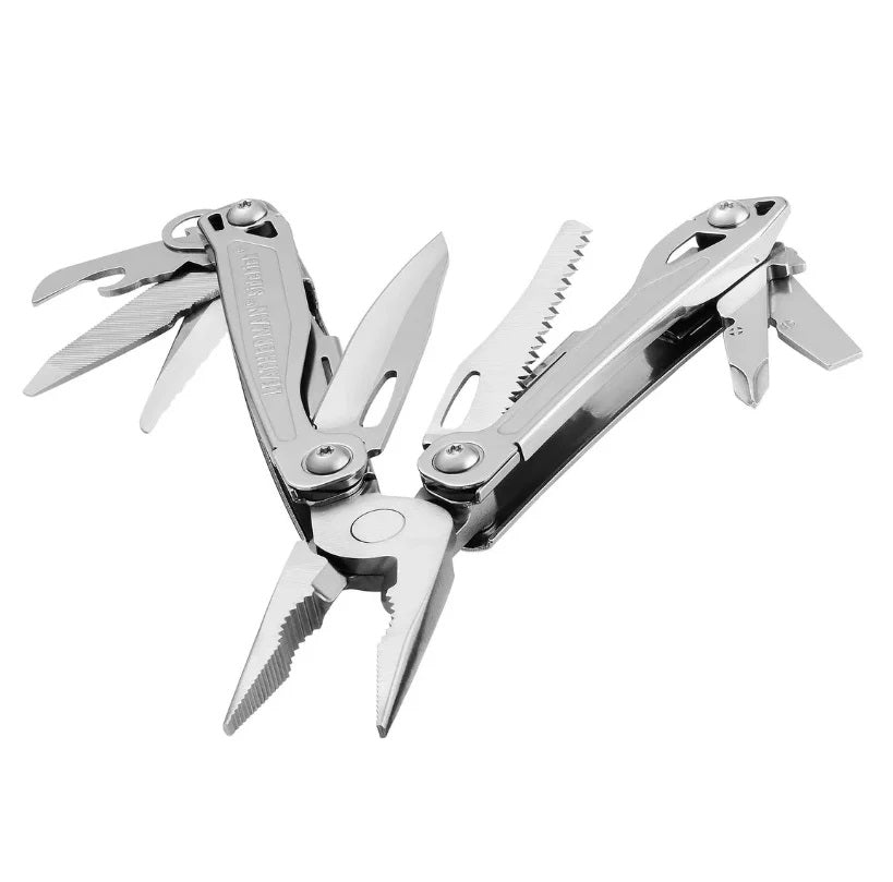 Multitool Leatherman Sidekick deschis cu lama fierastrau si unelte
