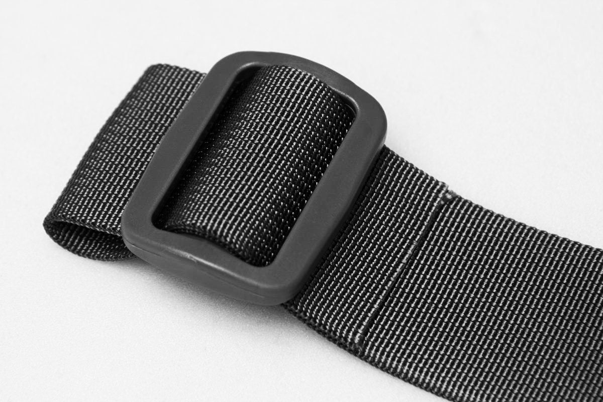 Reglor negru 40 mm montat pe chingă